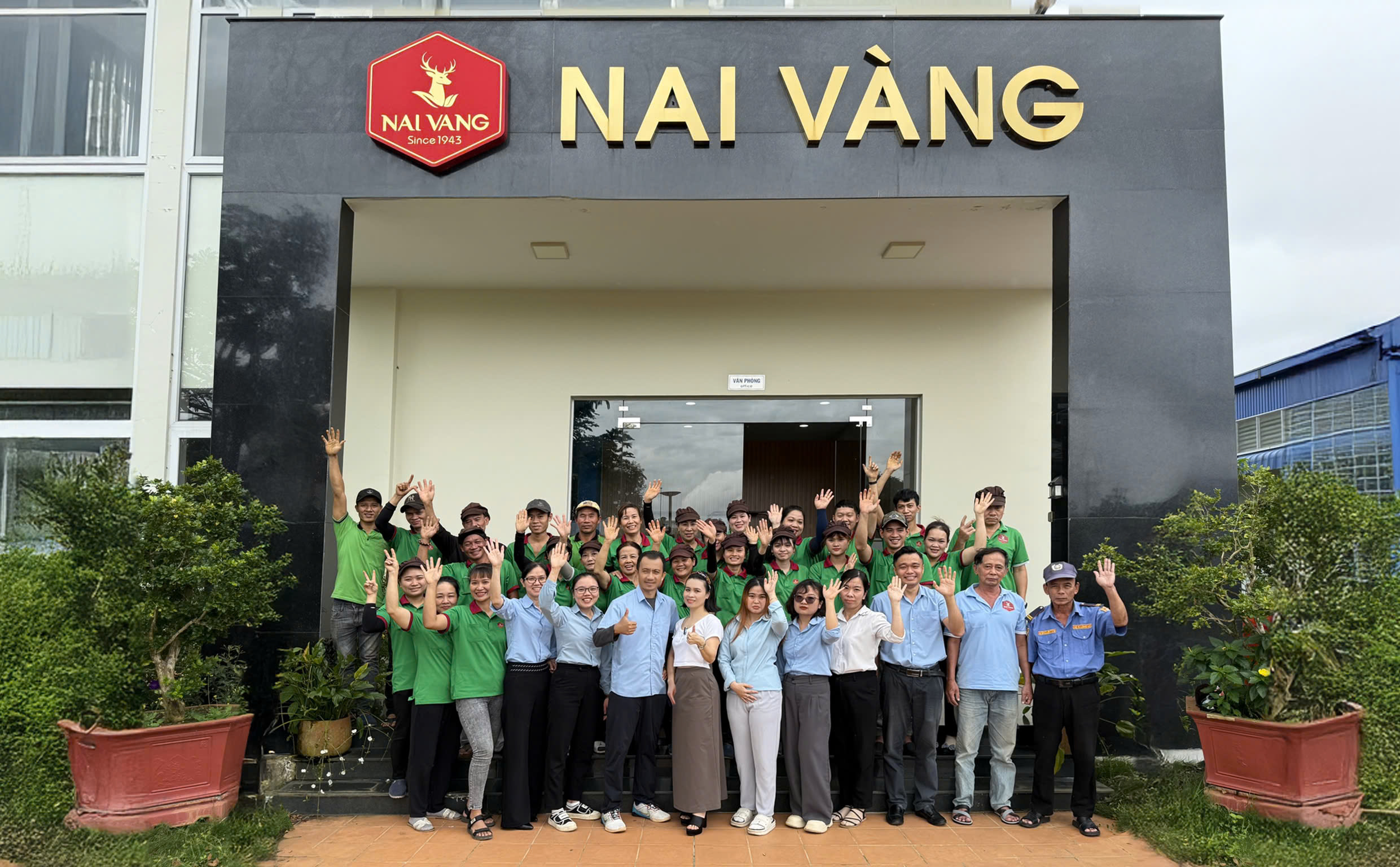 Hình ảnh tập thể công ty